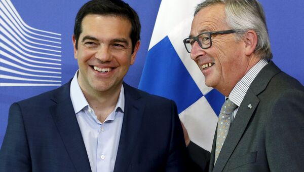 Alexis Tsipras, primer ministro de Grecia y Jean-Claude Juncker, presidente de la Comisión Europea - Sputnik Mundo