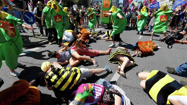 Activistas protestan contra pesticidas de Monsanto - Sputnik Mundo