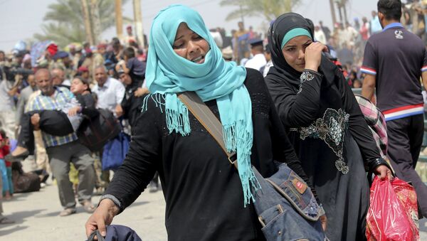 Desplazadas mujeres en los alrededores de Bagdad, Iraq, el 24 de mayo, 2015 - Sputnik Mundo