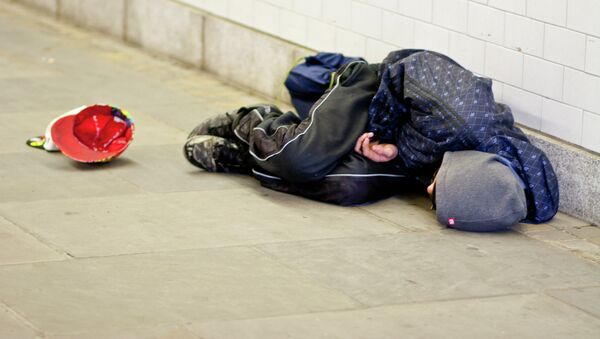 Hombre sin hogar (imagen referencial) - Sputnik Mundo