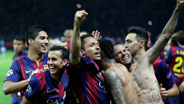 Jugadores de FC Barcelona celebran después de ganar 3-1 el partido de fútbol final de la Champions League contra el Juventus de Turín - Sputnik Mundo