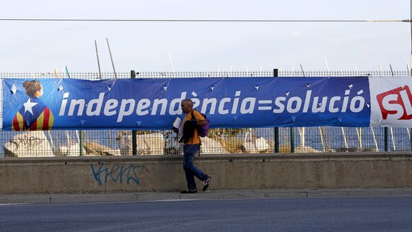 Cartel electoral en Cabrera de Mar, cerca de Barcelona - Sputnik Mundo