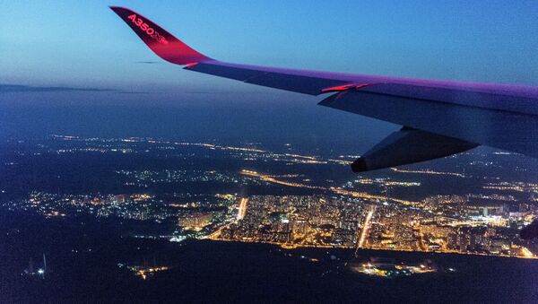 La vista de Moscú fotografiada desde un avión de Airbus - Sputnik Mundo