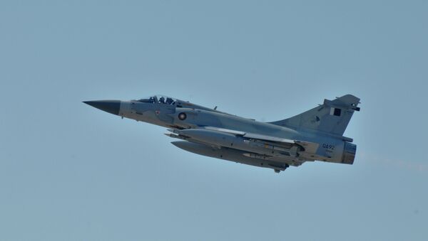 Un avión de la fuerza aérea de Catar participa en la intervención militar de la OTAN en Libia para combatir el régimen de Muamar Gadafi (archivo) - Sputnik Mundo