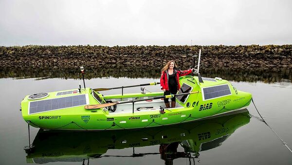 Sonia Baumstein en su bote de remo en Port Townsend, Washington - Sputnik Mundo