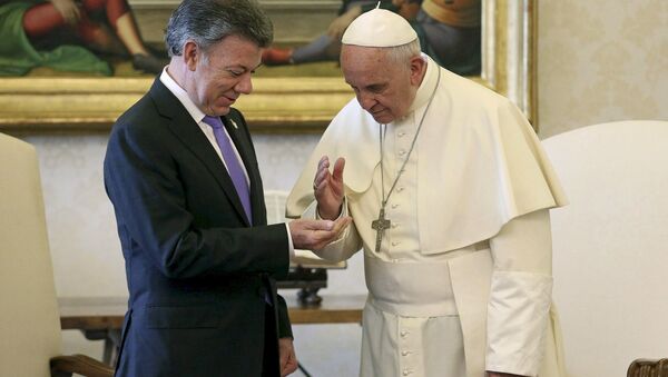Juan Manuel Santos, presidente de Colombia y Papa Francisco - Sputnik Mundo