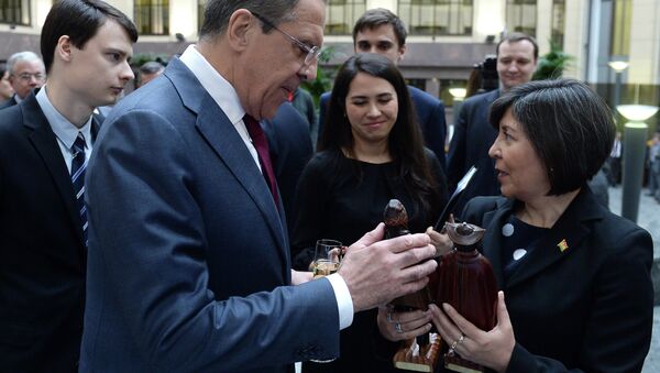 Serguéi Lavrov, ministro de asuntos exteriores de Rusia, y María Luisa Ramos Urzagaste, embajadora de Bolivia en Rusia (Archivo) - Sputnik Mundo