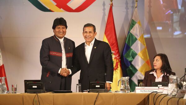 El presidente de Perú, Ollanta Humala (dcha.), y el presidente de Bolivia, Evo Morales - Sputnik Mundo
