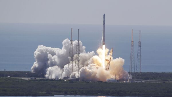 Lanzamiento del cohete Falcon 9 (archivo) - Sputnik Mundo