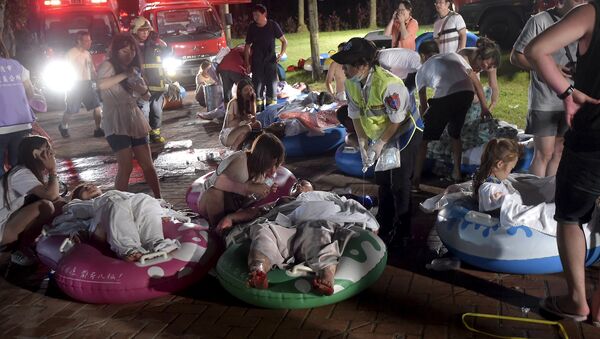 Víctimas heridos durante el incendio en el parque acuático Formosa Fun Coast en Taiwán, el 27 de junio, 2015 - Sputnik Mundo