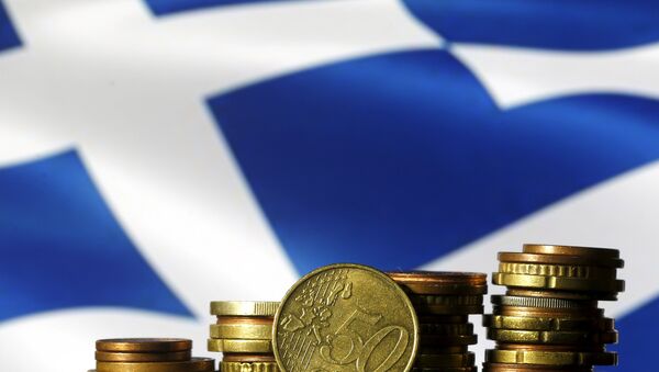 Monedas del euro y la bandera de Grecia - Sputnik Mundo