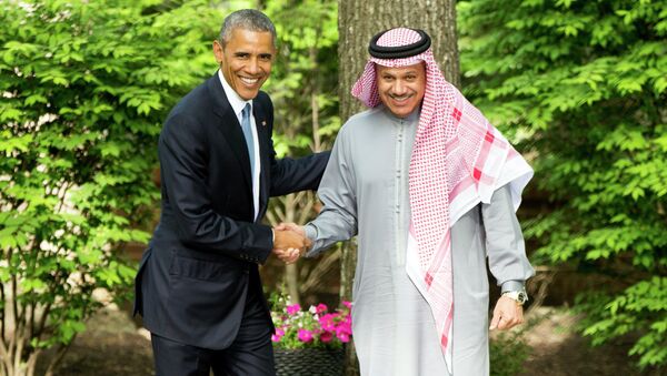 Barack Obama, presidente de EEUU, y Abdul Latif Bin Rashid Al Zayani, secretario general del Consejo de Cooperación para los Estados Árabes del Golfo - Sputnik Mundo