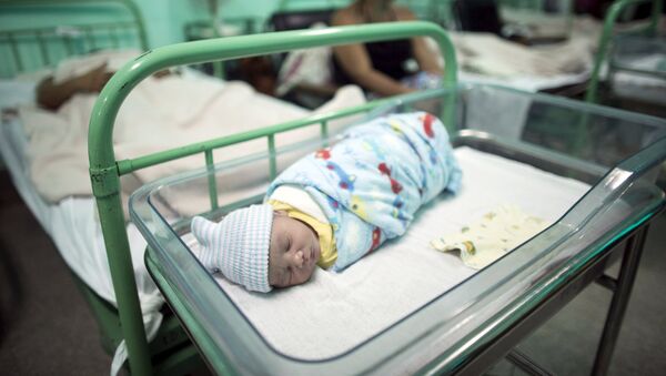 Cuba, primer país del mundo en eliminar transmisión madre-hijo de VIH - Sputnik Mundo