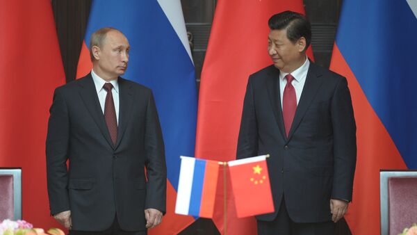 Presidente de Rusia, Vladímir Putin, y presidente de China,  Xi Jingping, durante la visita del mandatario ruso a Pekín en mayo del 2014 - Sputnik Mundo