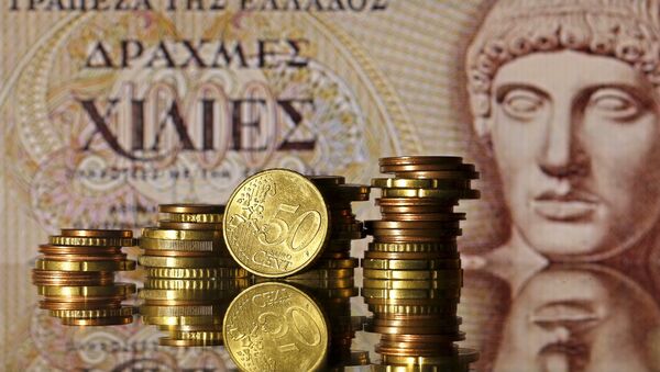 Monedas del euro y un billete de dracma - Sputnik Mundo