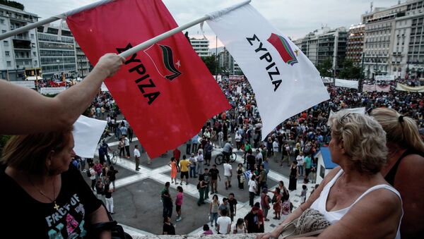 Banderas de Syriza en las protestas contra la austeridad - Sputnik Mundo