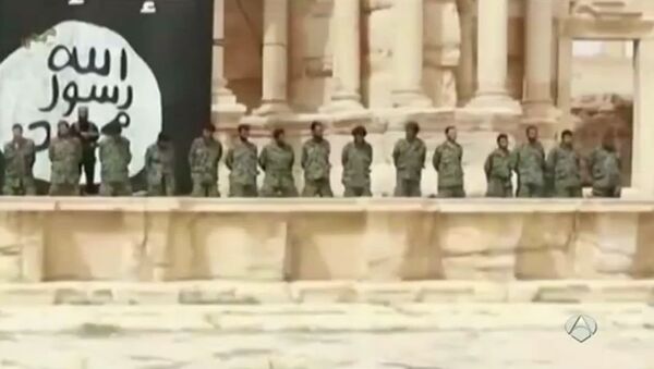 Estado Islámico difunde vídeo con menores ejecutando a 25 soldados en Siria - Sputnik Mundo