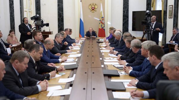El presidente de Rusia, Vladímir Putin, en la reunión del Consejo nacional de Seguridad - Sputnik Mundo