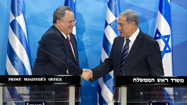 Ministro de Asuntos Exteriores de Grecia, Nikos Kotzias (izda.) y primer ministro de Israel, Benjamín Netanyahu - Sputnik Mundo