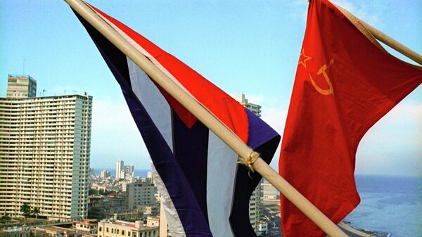Las banderas de Cuba y la URSS ondean juntas en La Habana, Cuba - Sputnik Mundo