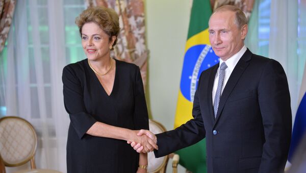 La presidenta de Brasil, Dilma Rousseff, y el presidente de Rusia, Vladímir Putin - Sputnik Mundo