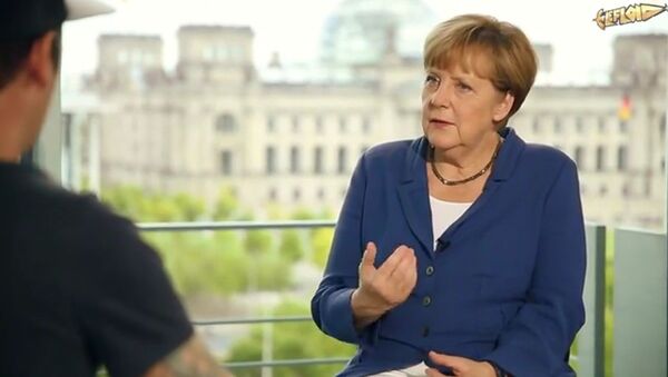 Bloguero LeFloid y canciller de Alemania Angela Merkel - Sputnik Mundo