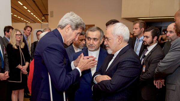 Secretario de Estado de EEUU, John Kerry, y ministro de Exteriores de Irán, Javad Zarif - Sputnik Mundo