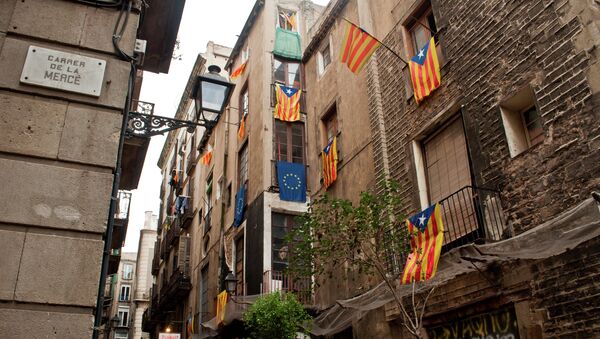 Banderas de Cataluña y UE - Sputnik Mundo