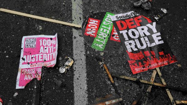 Protesta en contra de austeridad en Londres - Sputnik Mundo