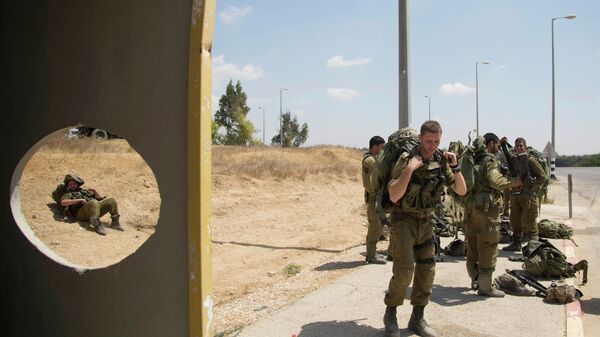 Soldados israelíes cerca de la frontera con la Franja de Gaza (Archivo) - Sputnik Mundo