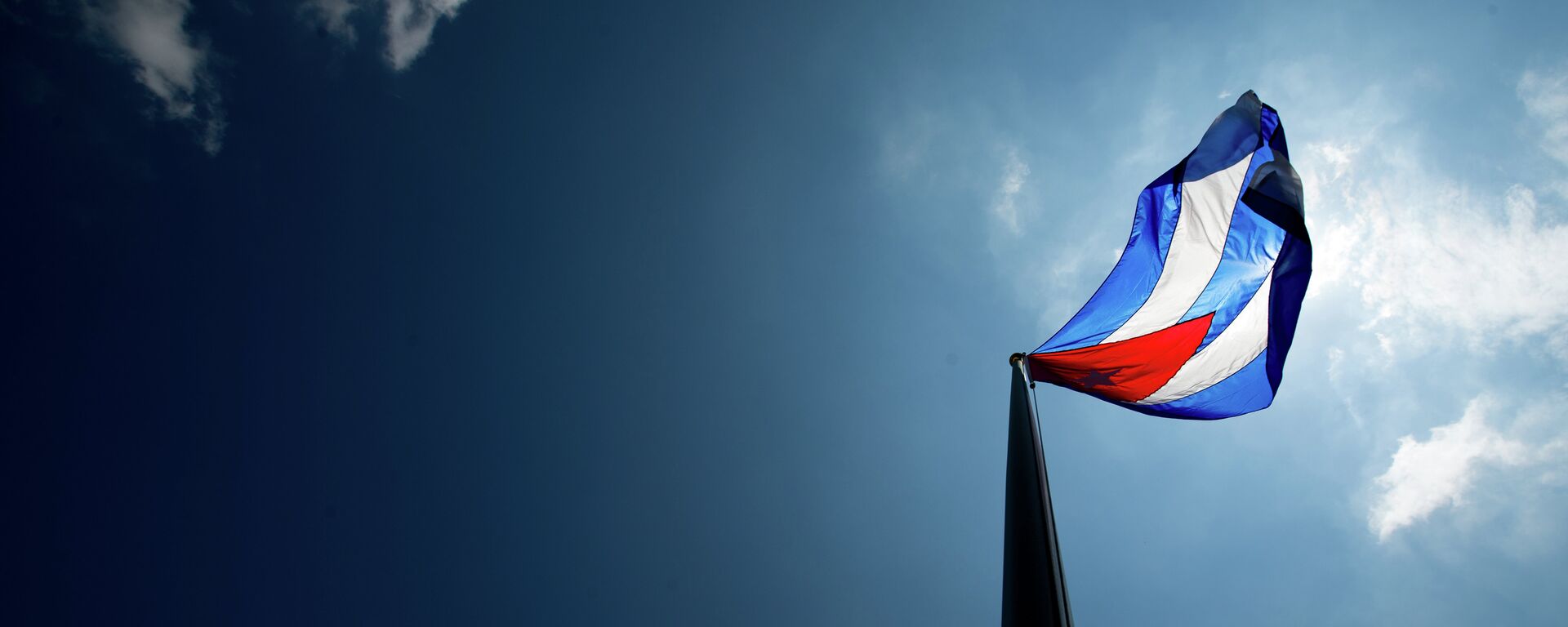 The Cuban flag over their new embassy in Washington, Monday, July 20, 2015. - Sputnik Mundo, 1920, 12.10.2021