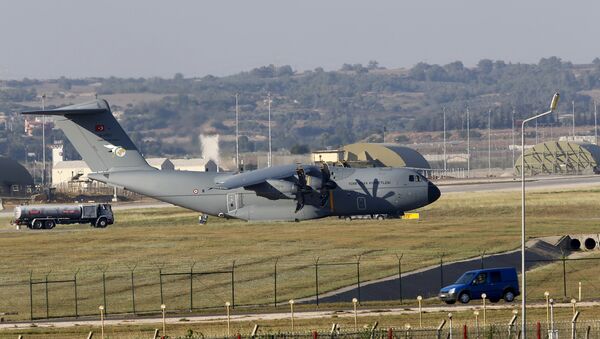 A Turkish Air Force A400M tactical transport aircraft is parked at Incirlik airbase in the southern city of Adana, Turkey, July 24, 2015 - Sputnik Mundo