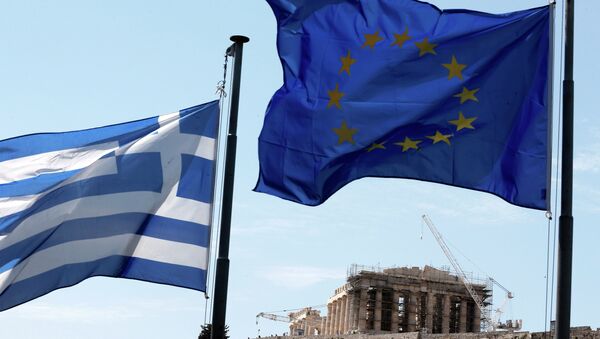 Las banderas de Grecia y UE - Sputnik Mundo
