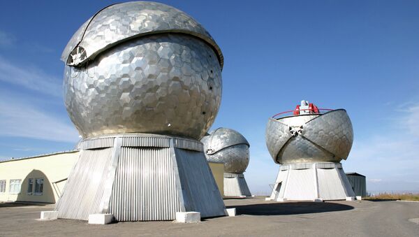 El sistema óptico-electrónico de detección de objetos espaciales Okno-M - Sputnik Mundo
