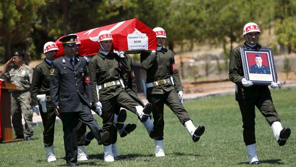 Funeral de soldado turco Mehmet Yalcin asesinado por milicianos de EI - Sputnik Mundo