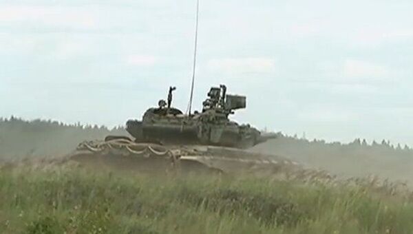 Tanques T-90 se entrenan cerca de Moscú - Sputnik Mundo