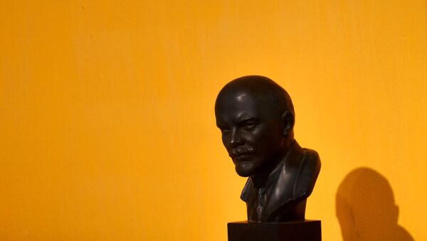 Un busto de Lenin - Sputnik Mundo