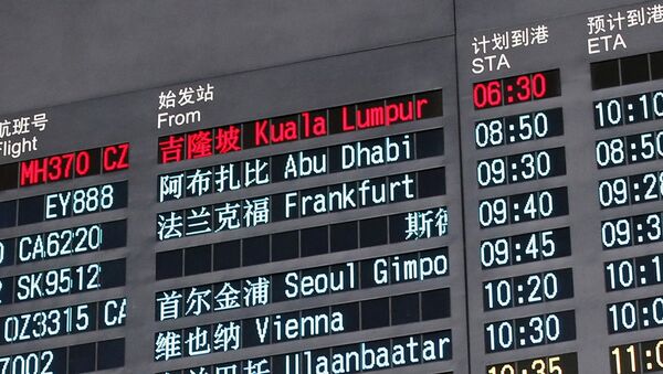 File photo of a flight information board displaying the Scheduled Time of Arrival (STA) of Malaysia Airlines flight MH370 (top, in red) at the Beijing Capital International Airport in Beijing, taken on March 8, 2014. - Sputnik Mundo