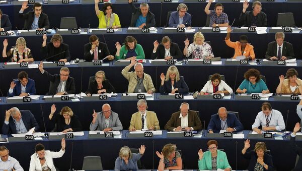 Members of the European Parliament take part in a voting session at the European Parliament in Strasbourg, France, July 9, 2015. - Sputnik Mundo