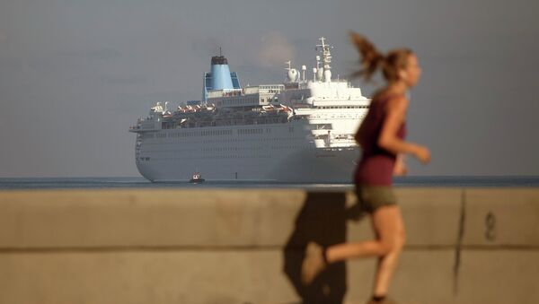 Barco norteamericano Thomson Dream en la Bahía de La Habana - Sputnik Mundo