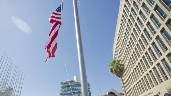 Marines izan la bandera ante la Embajada de EEUU en La Habana en presencia del secretario de Estado de EEUU, John Kerry - Sputnik Mundo