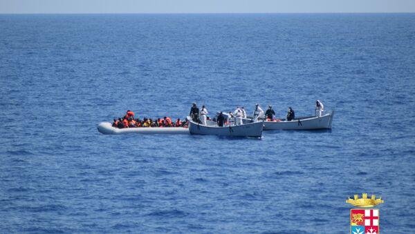 Al menos 40 inmigrantes mueren en naufragio en el Mediterráneo - Sputnik Mundo