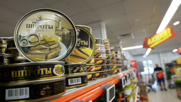 Conservas de sardinas ahumadas en aceite letones, sujetas al embargo alimentario ruso - Sputnik Mundo