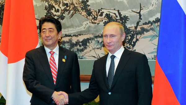 Shinzo Abe, primer ministro de Japón, y Vladímir Putin, presidente de Rusia (Archivo) - Sputnik Mundo