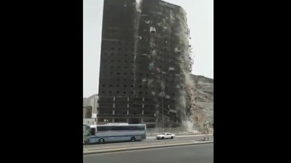 Espectacular derrumbe de edificio en la Meca - Sputnik Mundo