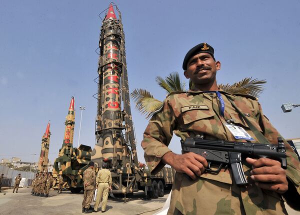 Se estima que la India y Pakistán suman en total entre 150 y 200 dispositivos nucleares. Aunque la cifra exacta sea difícil de calcular, ya que ambas naciones no se han sumado al Tratado de No Proliferación Nuclear (NPT). Se estima que la India y Pakistán suman en total entre 150 y 200 dispositivos nucleares. Aunque la cifra exacta sea difícil de calcular, ya que ambas naciones no se han sumado al Tratado de No Proliferación Nuclear (NPT). - Sputnik Mundo