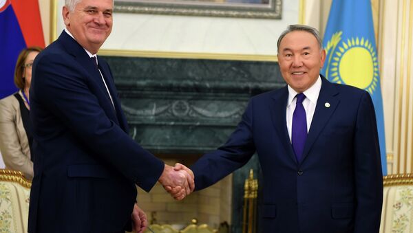 Presidente de Serbia, Tomislav Nikolic y presidente de Kazajistán, Nursultán Nazarbáev - Sputnik Mundo