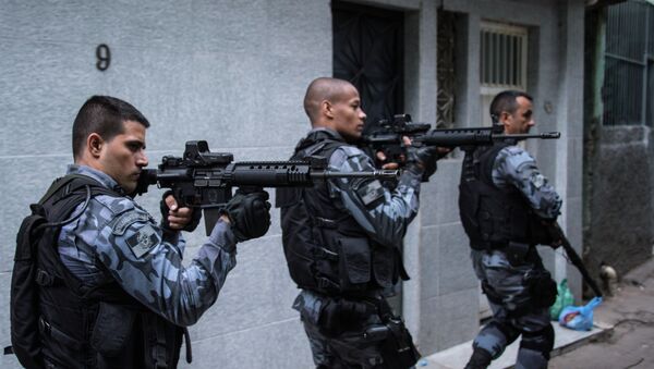 Policía militar en Río de Janeiro - Sputnik Mundo