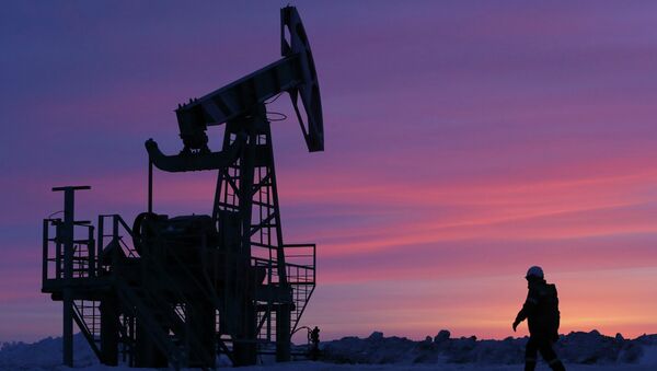Extracción de petróleo en Bashkortostán, Rusia - Sputnik Mundo