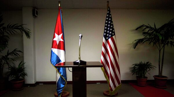 Las banderas de Cuba y EEUU en la conferencia de prensa. Habana, 2015 - Sputnik Mundo